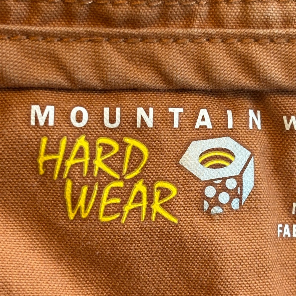 Mountain Hardware Hiking Shorts - Picture 8 of 9